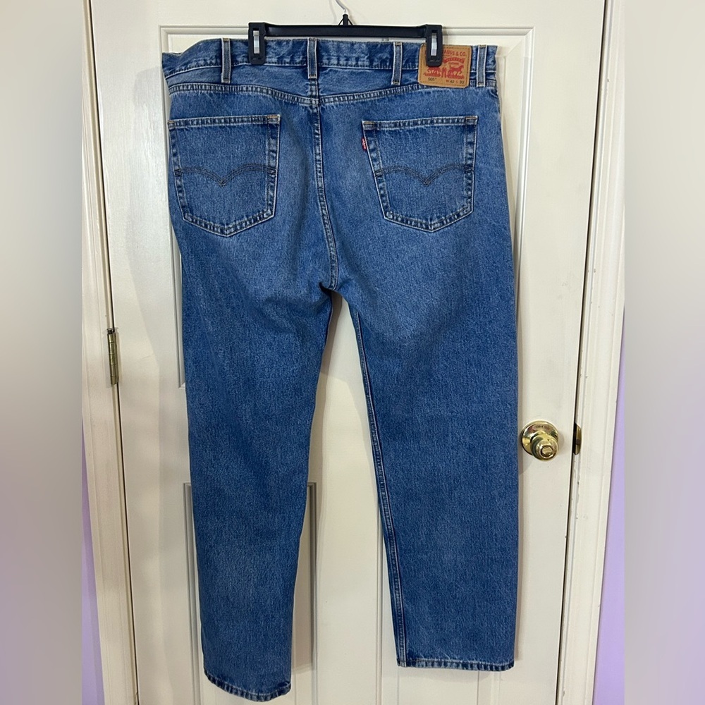 Levi’s 505 Men’s 42x32 Regular Fit Medium Wash Jeans - Picture 3 of 10